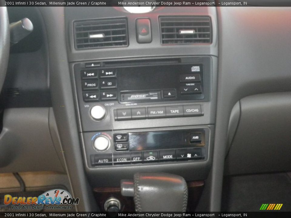 2001 Infiniti I 30 Sedan Millenium Jade Green / Graphite Photo #8