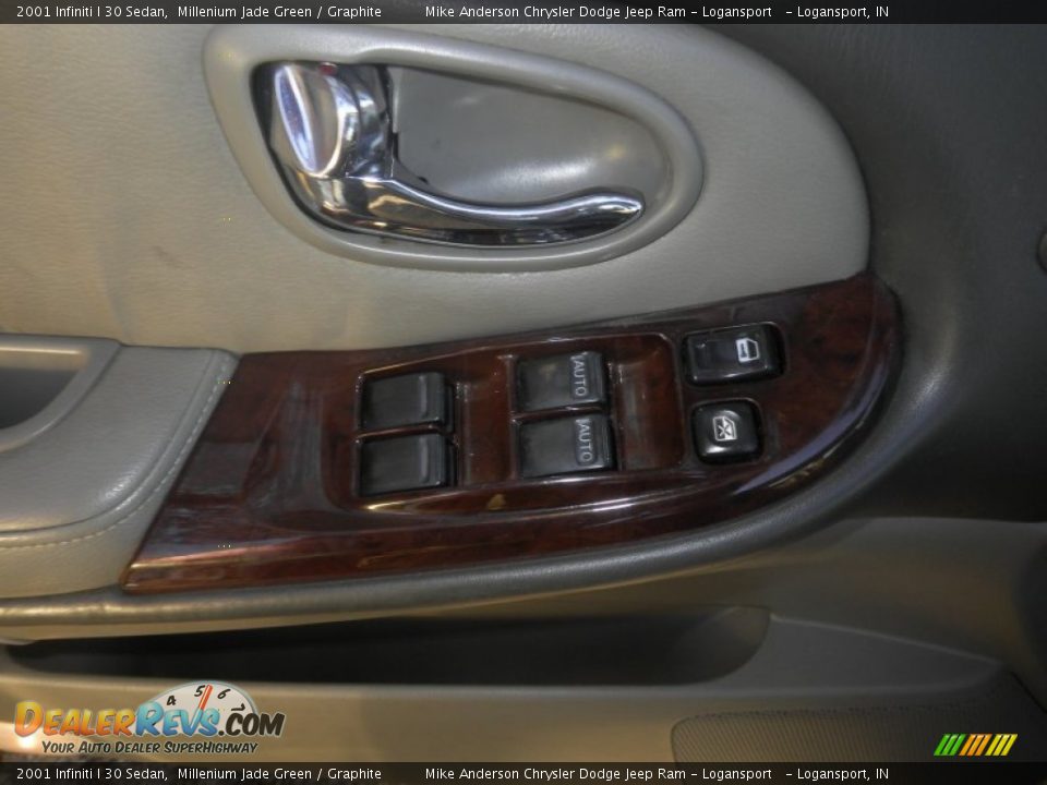 2001 Infiniti I 30 Sedan Millenium Jade Green / Graphite Photo #9