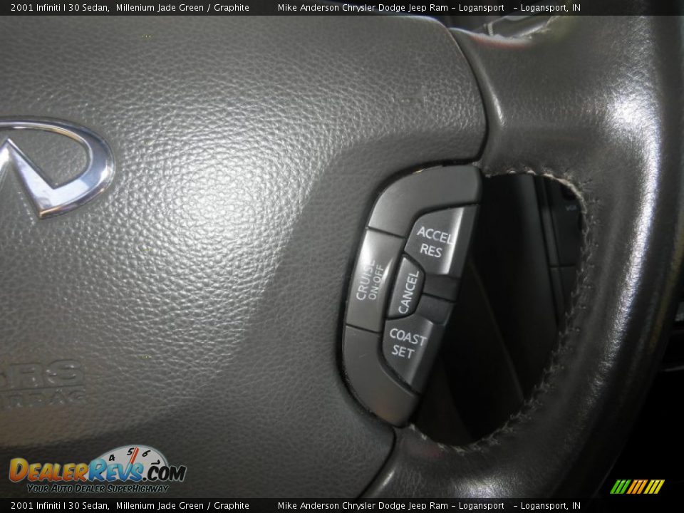 2001 Infiniti I 30 Sedan Millenium Jade Green / Graphite Photo #11