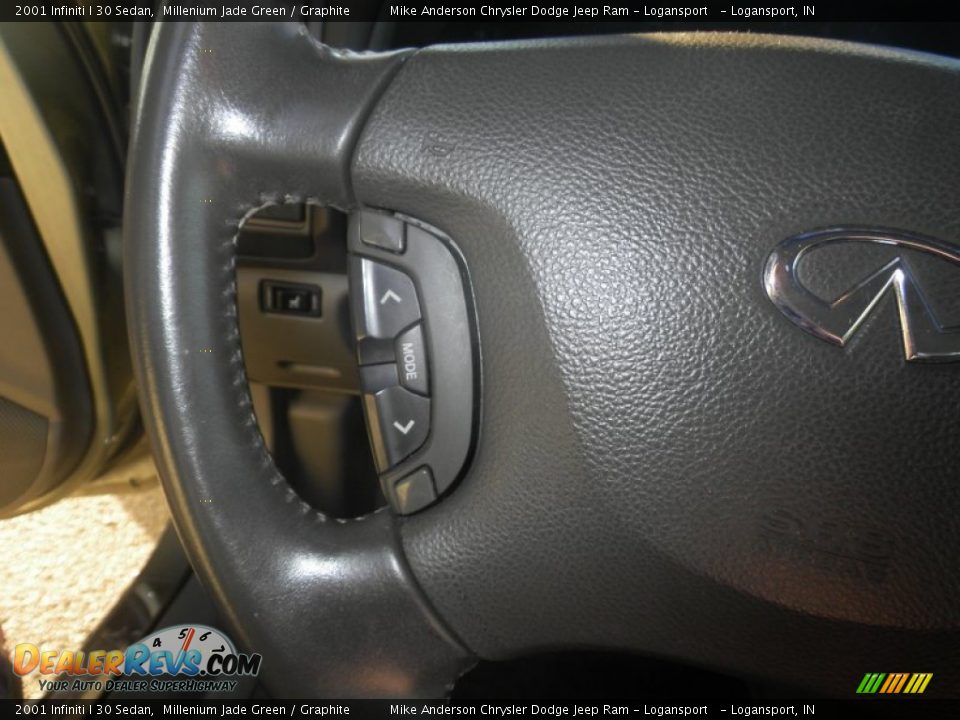 2001 Infiniti I 30 Sedan Millenium Jade Green / Graphite Photo #12