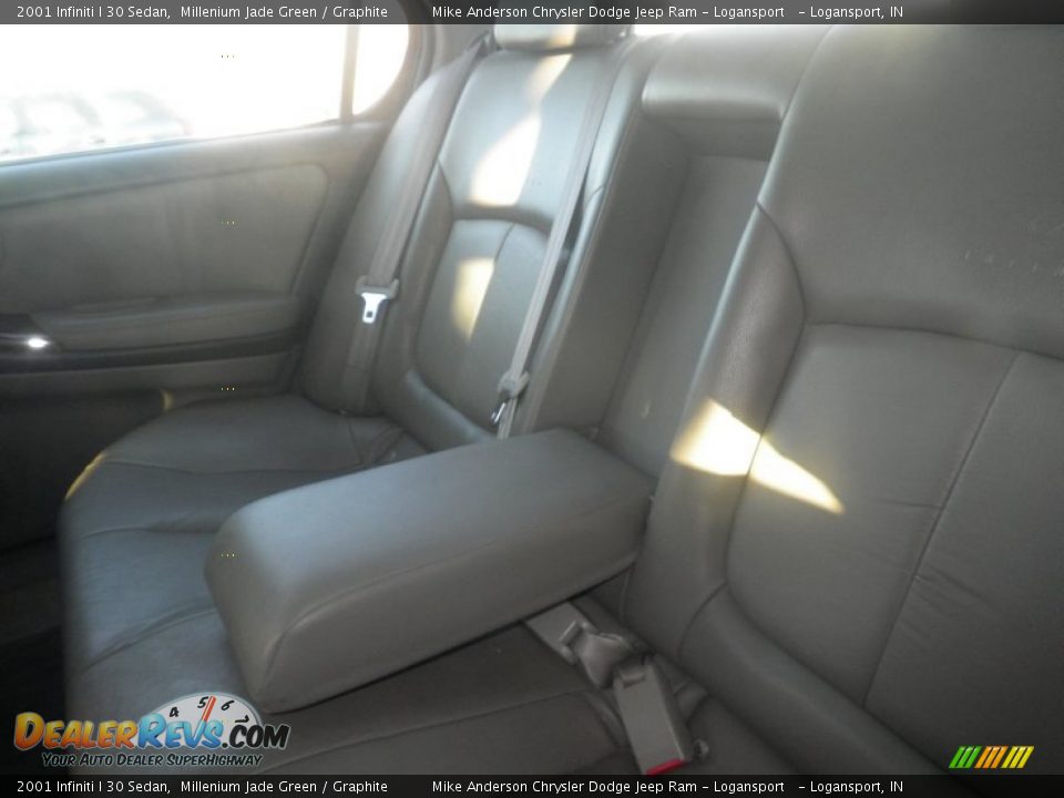 2001 Infiniti I 30 Sedan Millenium Jade Green / Graphite Photo #23
