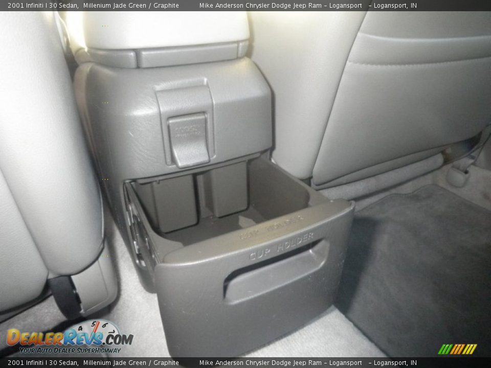 2001 Infiniti I 30 Sedan Millenium Jade Green / Graphite Photo #24