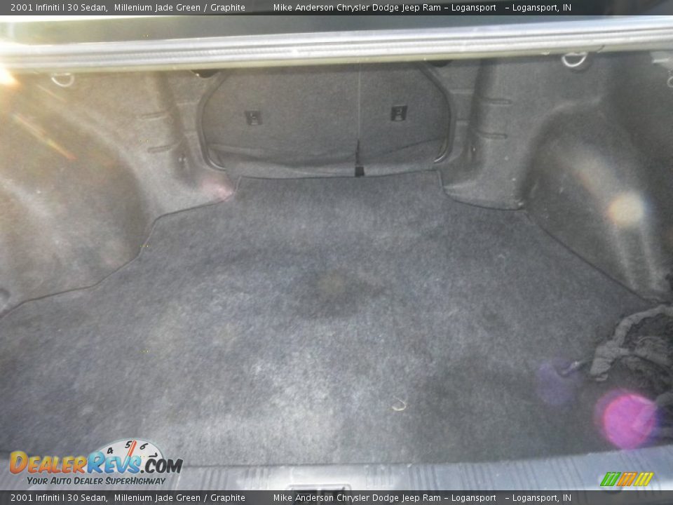2001 Infiniti I 30 Sedan Millenium Jade Green / Graphite Photo #25