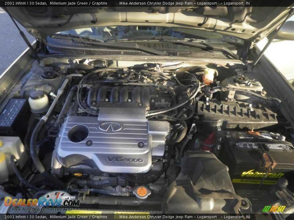 2001 Infiniti I 30 Sedan Millenium Jade Green / Graphite Photo #26