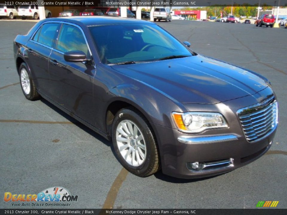 Front 3/4 View of 2013 Chrysler 300  Photo #1