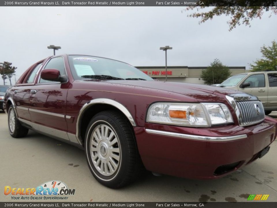 Front 3/4 View of 2006 Mercury Grand Marquis LS Photo #4