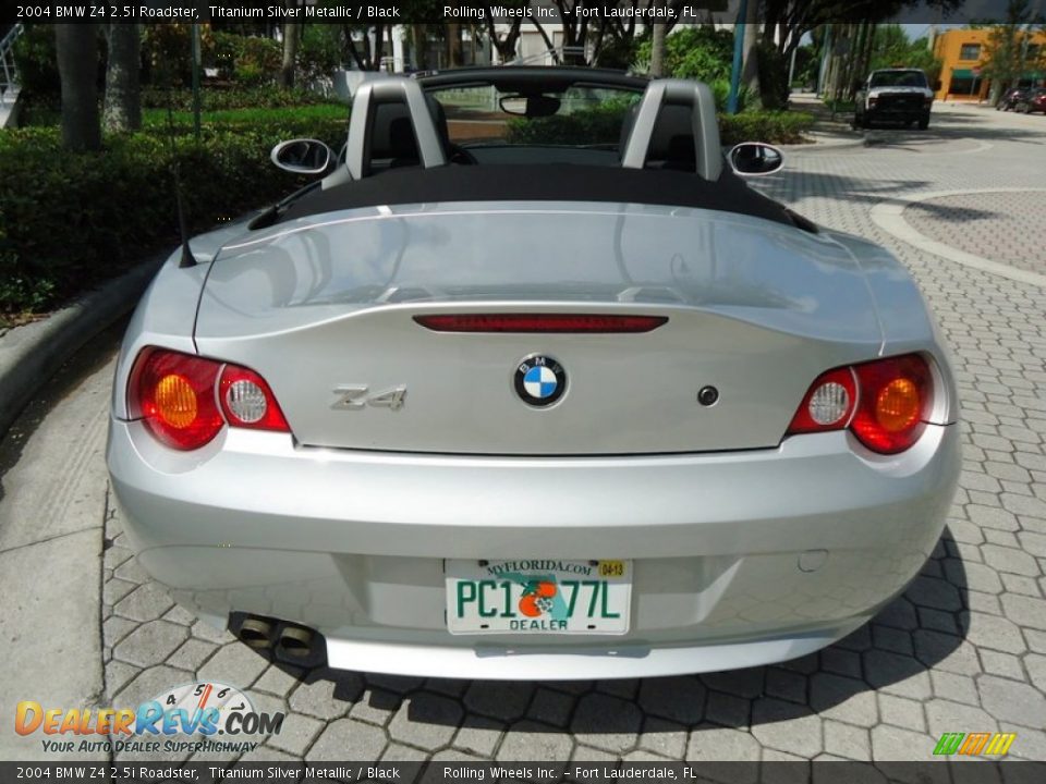 2004 BMW Z4 2.5i Roadster Titanium Silver Metallic / Black Photo #10