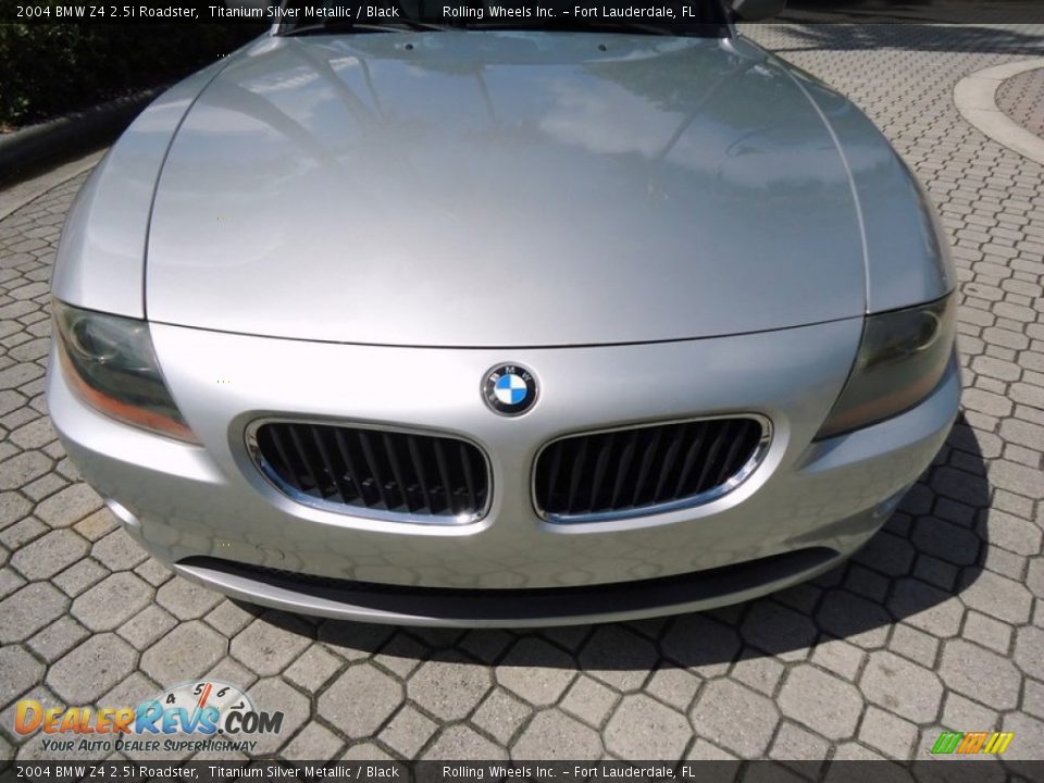 2004 BMW Z4 2.5i Roadster Titanium Silver Metallic / Black Photo #17