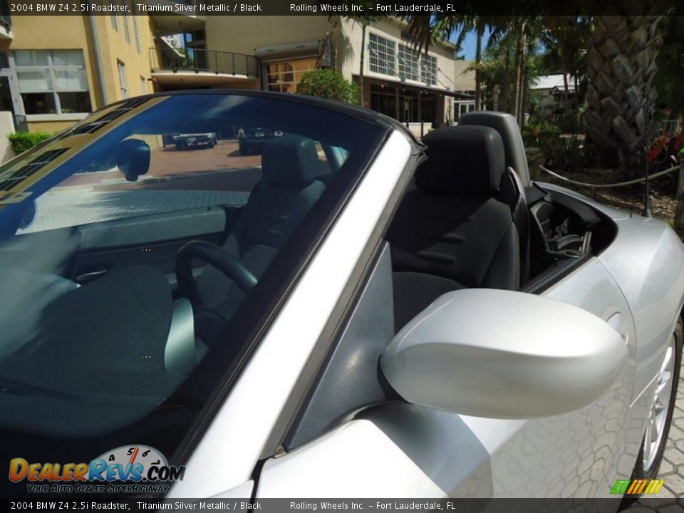 2004 BMW Z4 2.5i Roadster Titanium Silver Metallic / Black Photo #21