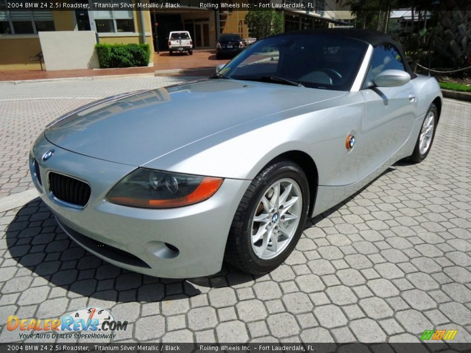 Front 3/4 View of 2004 BMW Z4 2.5i Roadster Photo #31
