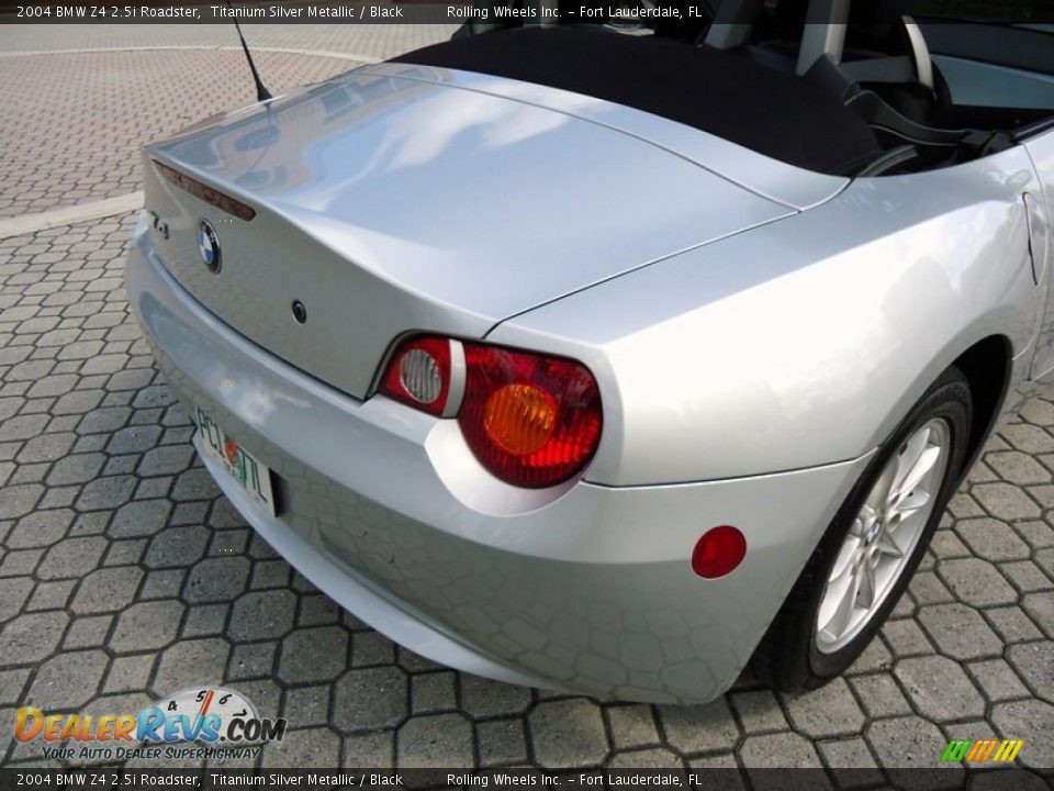 2004 BMW Z4 2.5i Roadster Titanium Silver Metallic / Black Photo #33