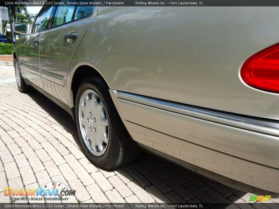 1999 Mercedes-Benz E 320 Sedan Smoke Silver Metallic / Parchment Photo #13