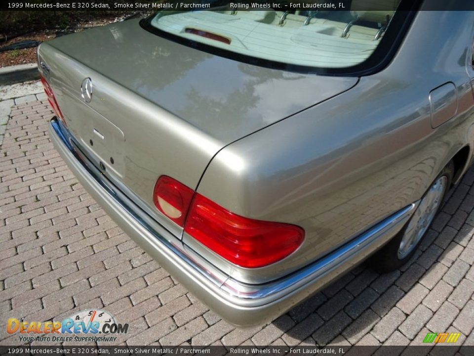 1999 Mercedes-Benz E 320 Sedan Smoke Silver Metallic / Parchment Photo #16