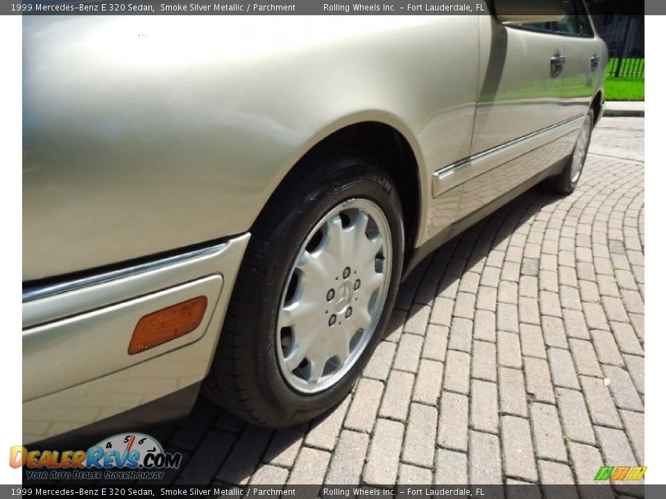 1999 Mercedes-Benz E 320 Sedan Smoke Silver Metallic / Parchment Photo #26
