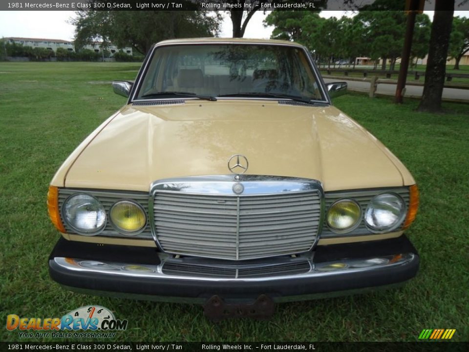 1981 Mercedes-Benz E Class 300 D Sedan Light Ivory / Tan Photo #2