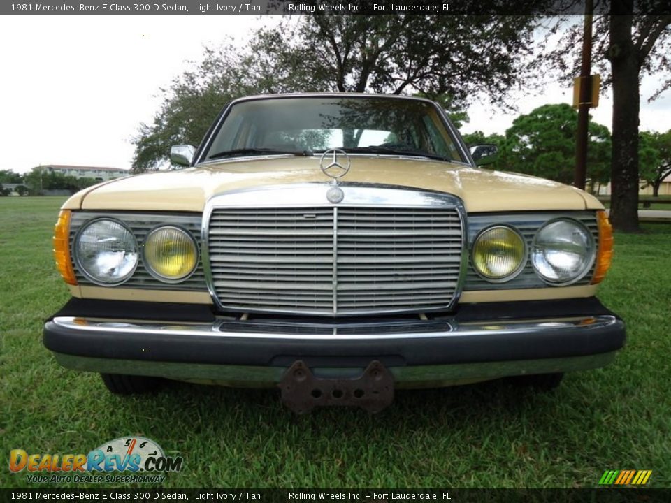 1981 Mercedes-Benz E Class 300 D Sedan Light Ivory / Tan Photo #13