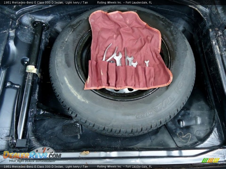 Tool Kit of 1981 Mercedes-Benz E Class 300 D Sedan Photo #36