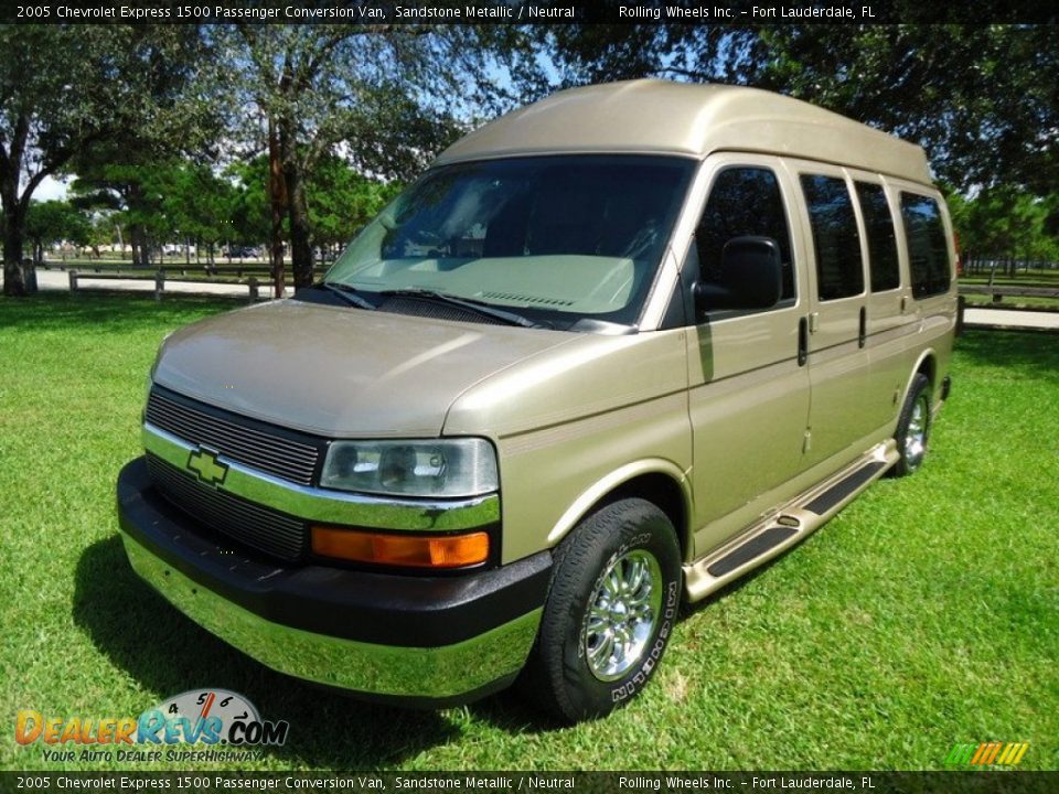 Front 3/4 View of 2005 Chevrolet Express 1500 Passenger Conversion Van Photo #1