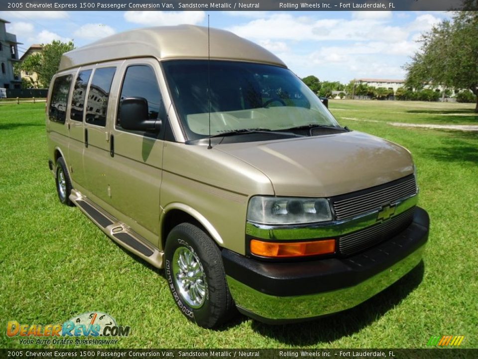 Front 3/4 View of 2005 Chevrolet Express 1500 Passenger Conversion Van Photo #9