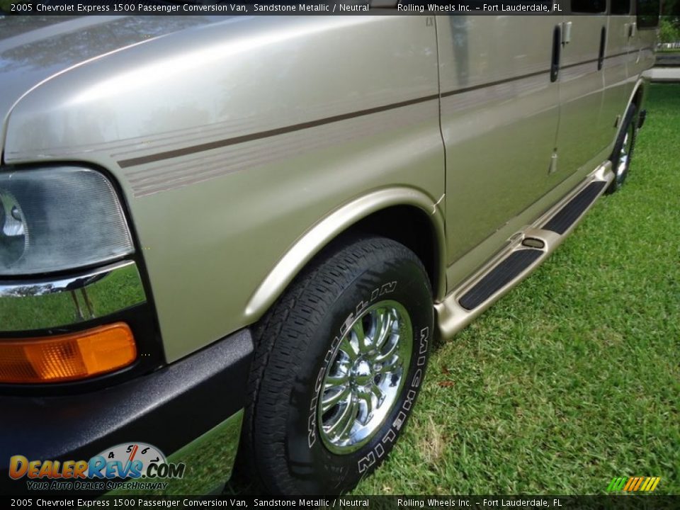 2005 Chevrolet Express 1500 Passenger Conversion Van Sandstone Metallic / Neutral Photo #15
