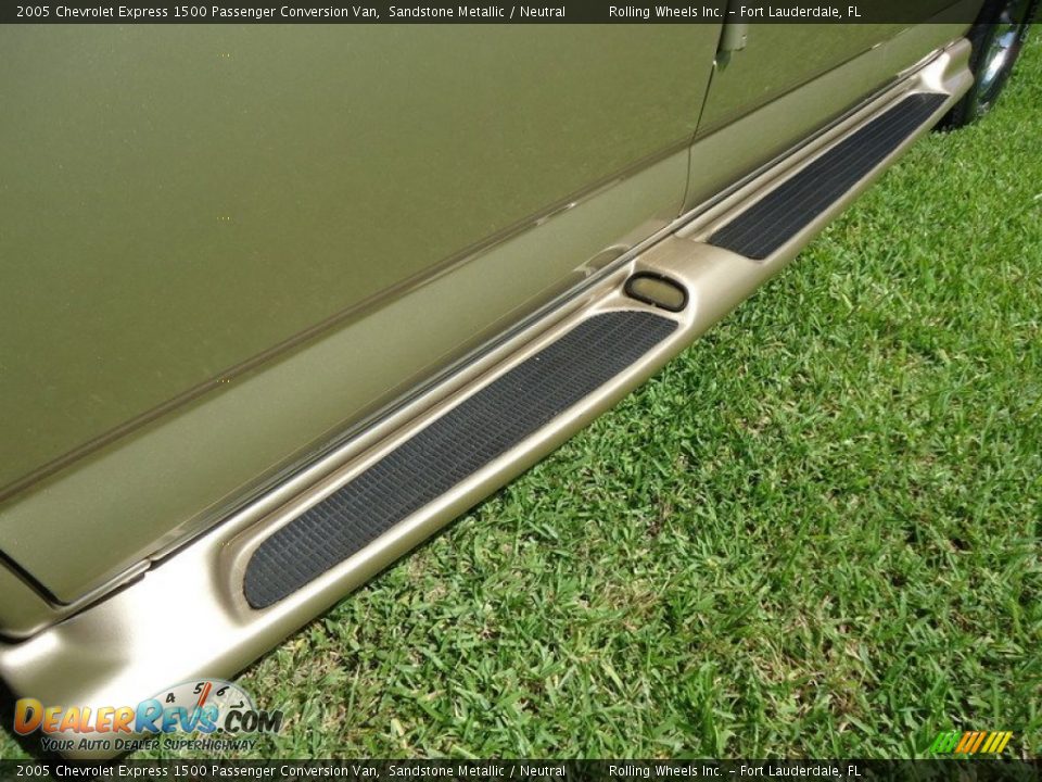 2005 Chevrolet Express 1500 Passenger Conversion Van Sandstone Metallic / Neutral Photo #19
