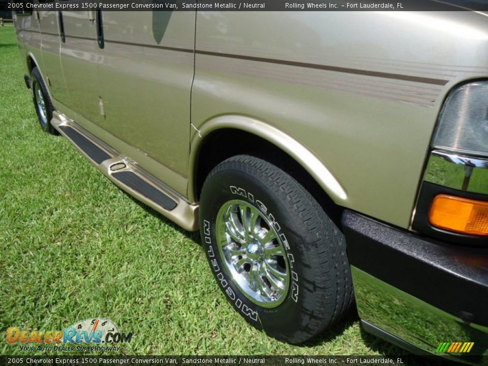 2005 Chevrolet Express 1500 Passenger Conversion Van Sandstone Metallic / Neutral Photo #20