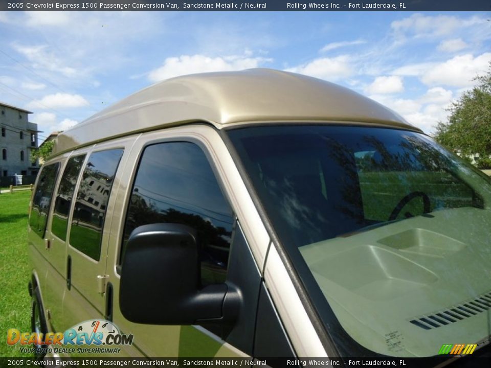 2005 Chevrolet Express 1500 Passenger Conversion Van Sandstone Metallic / Neutral Photo #21