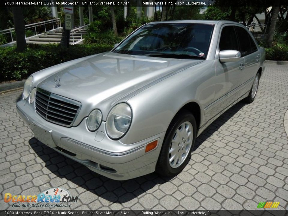 Front 3/4 View of 2000 Mercedes-Benz E 320 4Matic Sedan Photo #9
