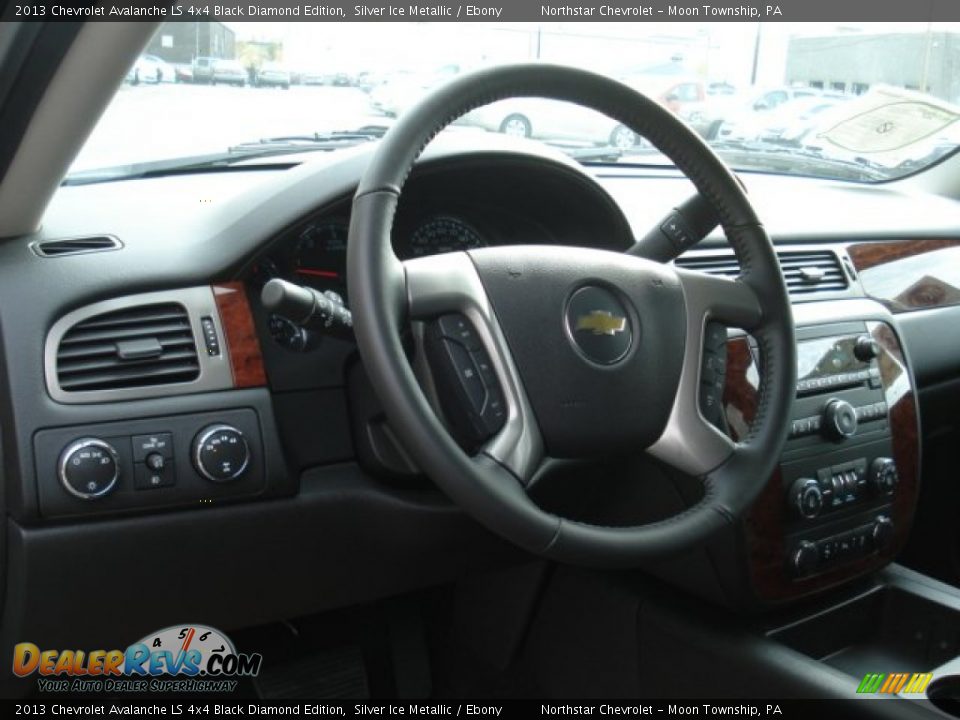 2013 Chevrolet Avalanche LS 4x4 Black Diamond Edition Steering Wheel Photo #10