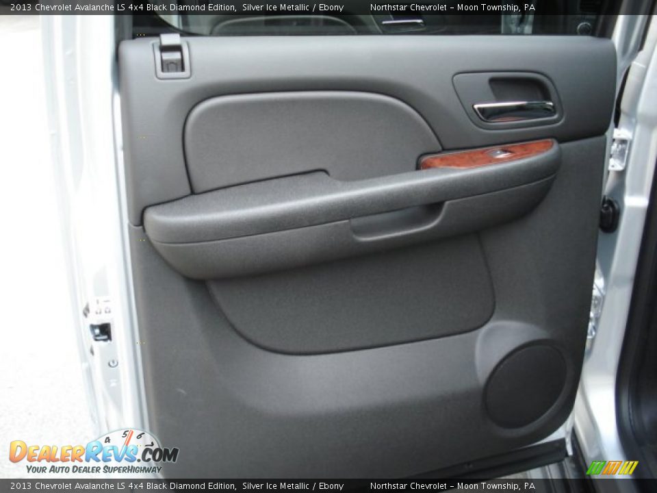 2013 Chevrolet Avalanche LS 4x4 Black Diamond Edition Silver Ice Metallic / Ebony Photo #14