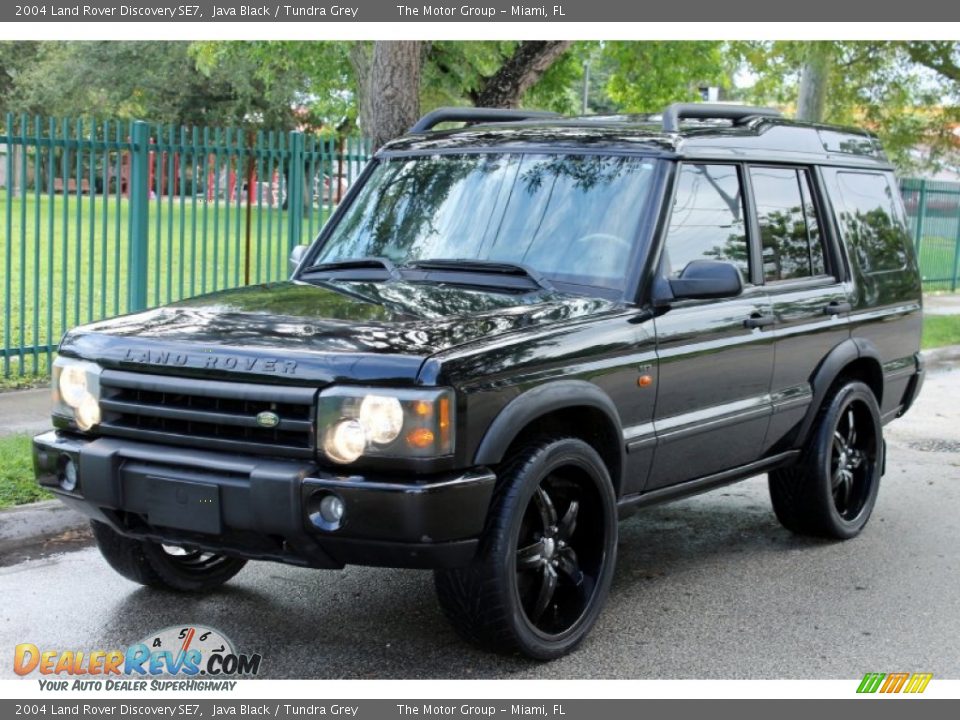 Front 3/4 View of 2004 Land Rover Discovery SE7 Photo #1
