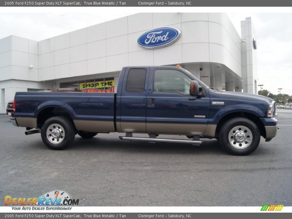 True Blue Metallic 2005 Ford F250 Super Duty XLT SuperCab Photo #2