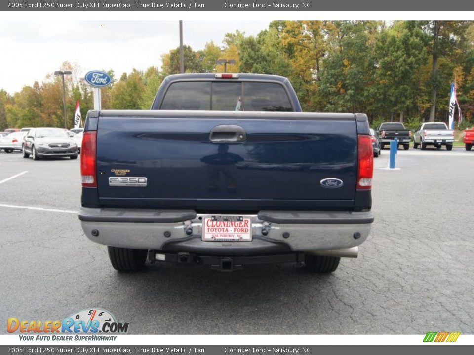 2005 Ford F250 Super Duty XLT SuperCab True Blue Metallic / Tan Photo #4