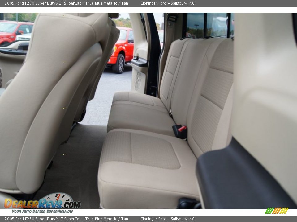 Tan Interior - 2005 Ford F250 Super Duty XLT SuperCab Photo #11