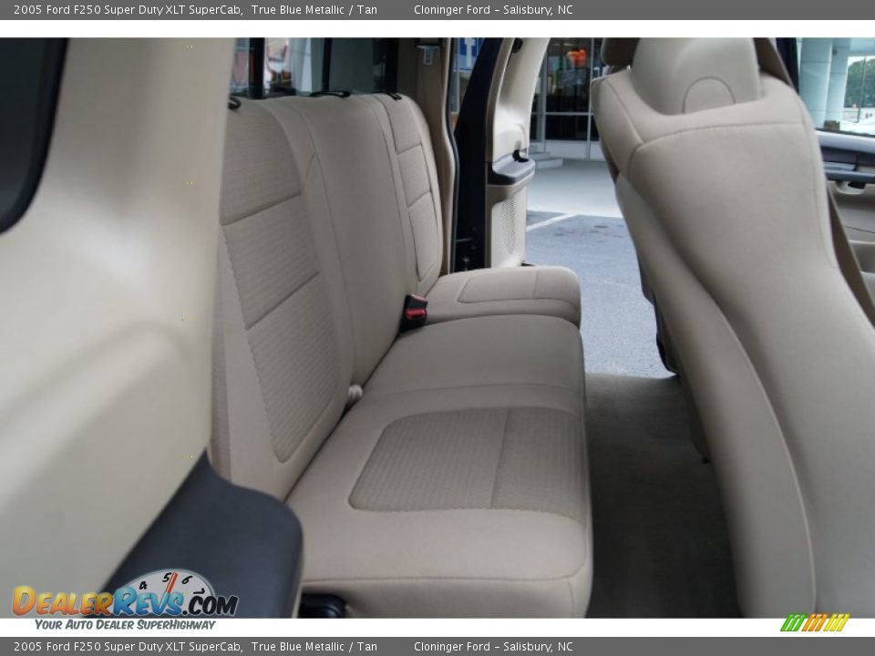 Rear Seat of 2005 Ford F250 Super Duty XLT SuperCab Photo #12