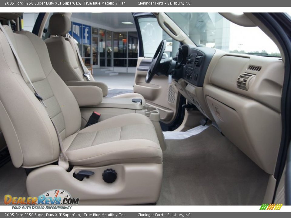 Tan Interior - 2005 Ford F250 Super Duty XLT SuperCab Photo #13