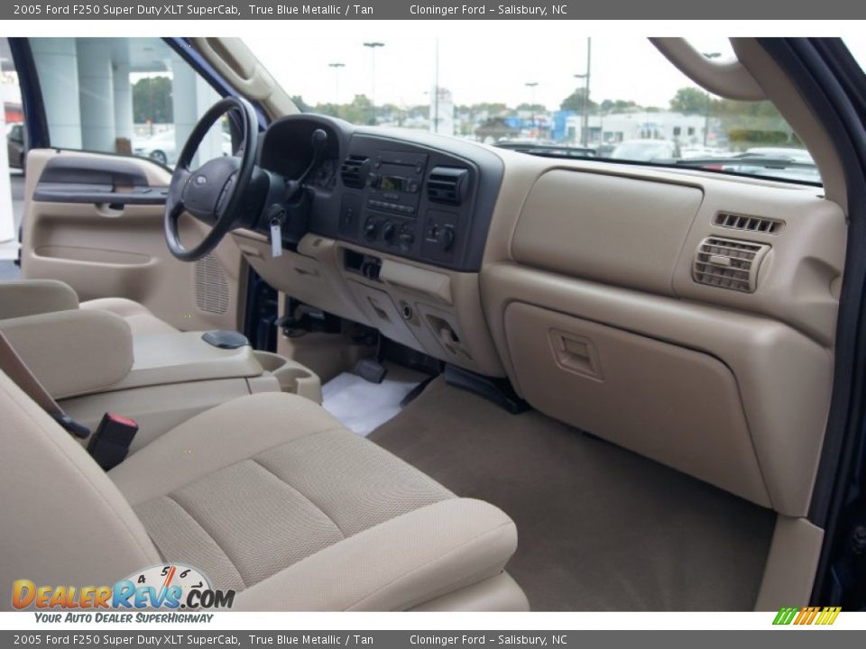 Dashboard of 2005 Ford F250 Super Duty XLT SuperCab Photo #14