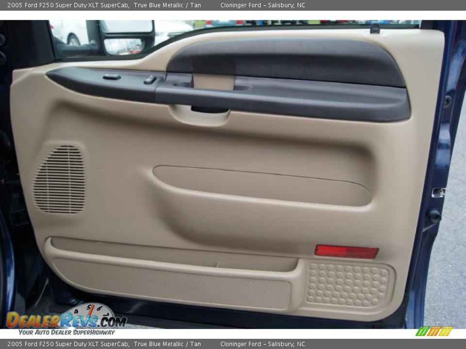 Door Panel of 2005 Ford F250 Super Duty XLT SuperCab Photo #15