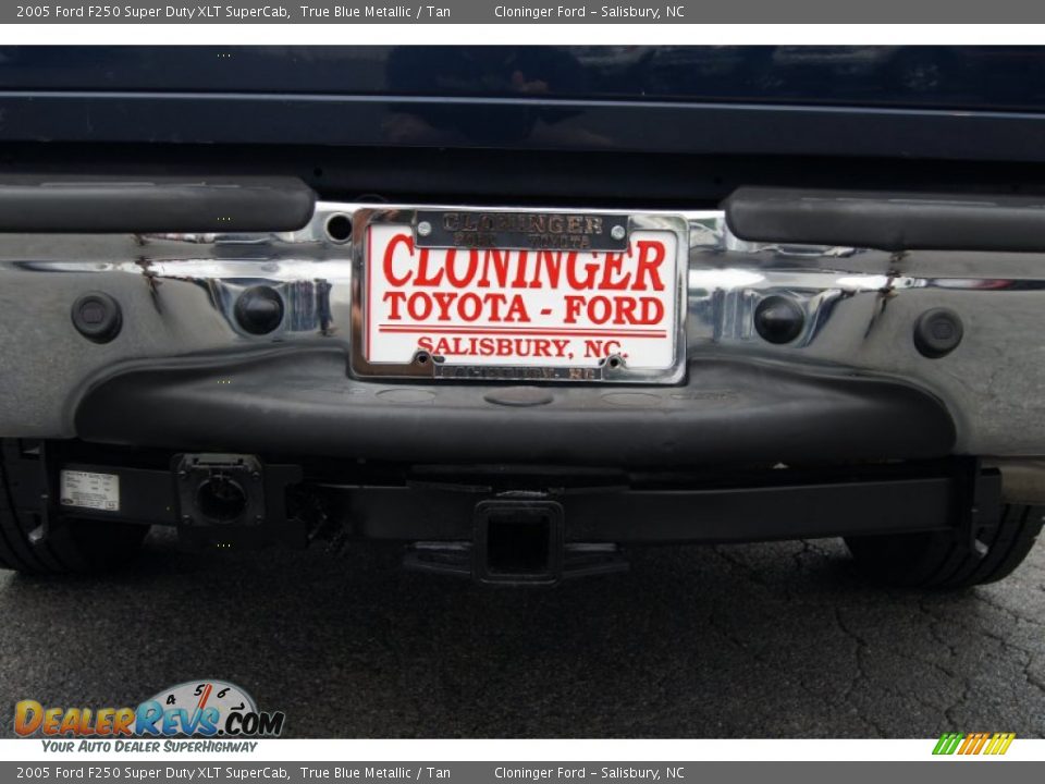 2005 Ford F250 Super Duty XLT SuperCab True Blue Metallic / Tan Photo #20
