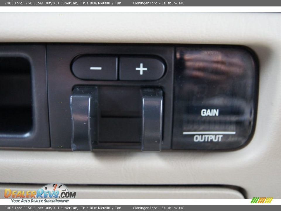 2005 Ford F250 Super Duty XLT SuperCab True Blue Metallic / Tan Photo #29