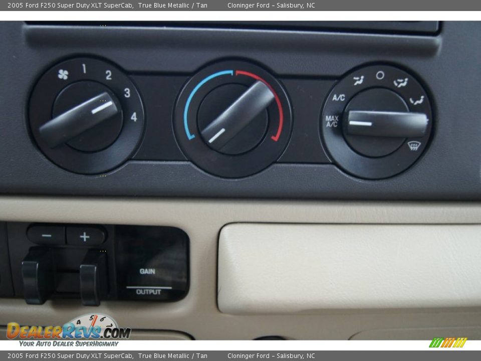 Controls of 2005 Ford F250 Super Duty XLT SuperCab Photo #31