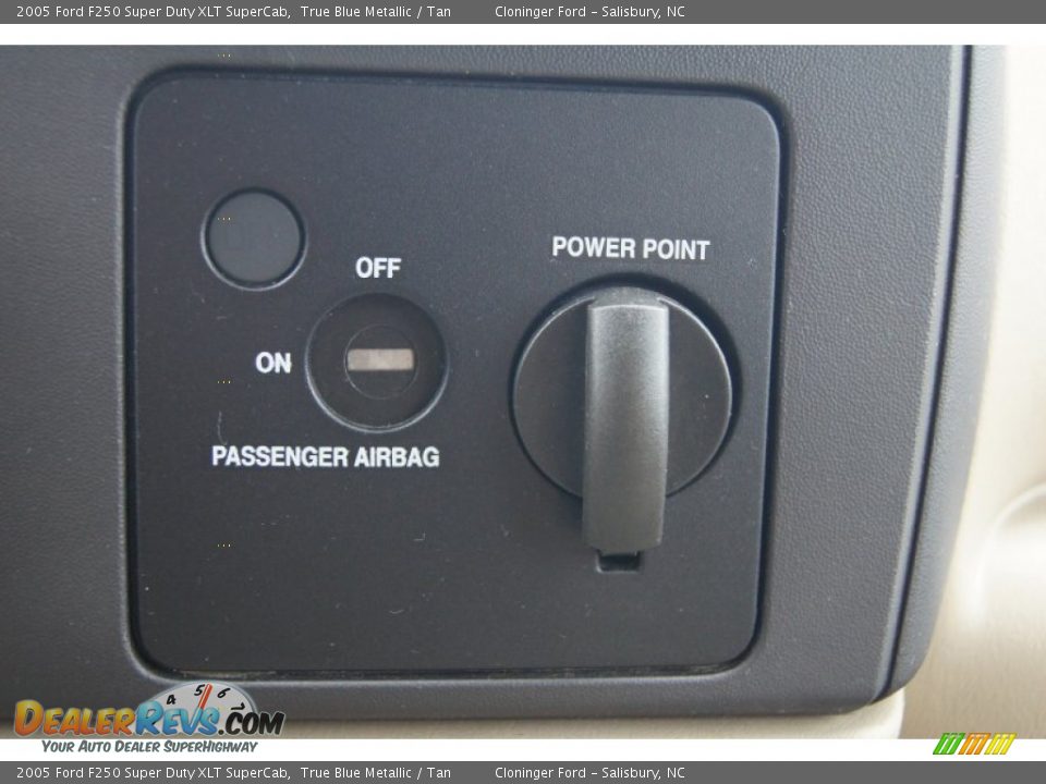 Controls of 2005 Ford F250 Super Duty XLT SuperCab Photo #32