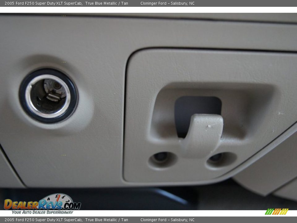 2005 Ford F250 Super Duty XLT SuperCab True Blue Metallic / Tan Photo #33