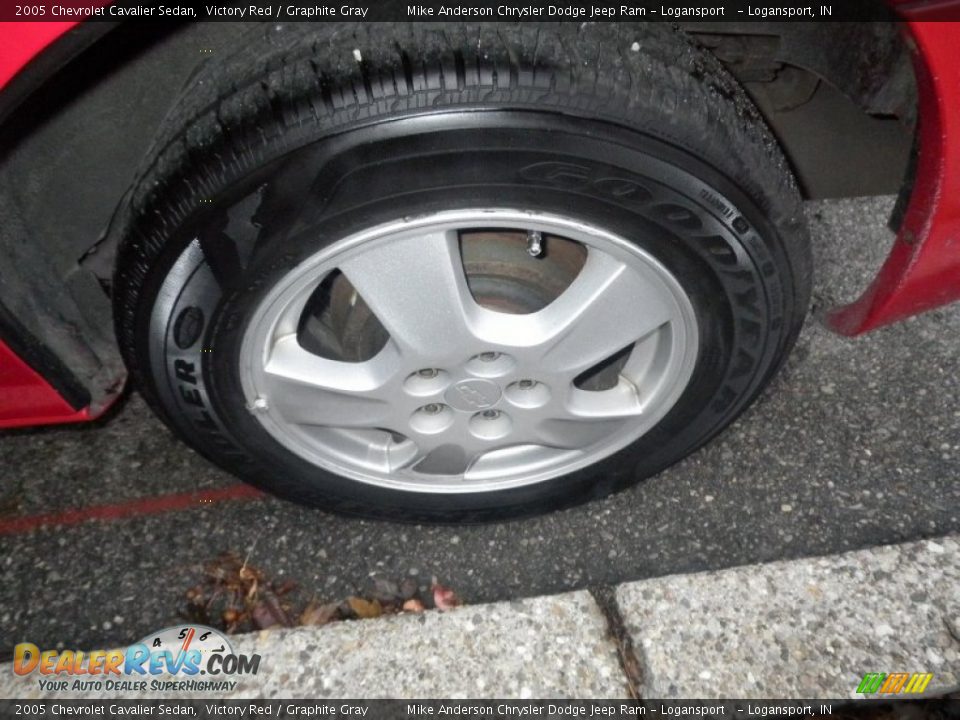 2005 Chevrolet Cavalier Sedan Victory Red / Graphite Gray Photo #16