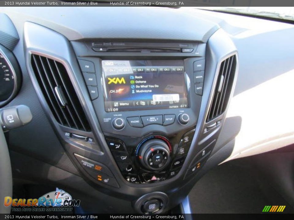 Controls of 2013 Hyundai Veloster Turbo Photo #8