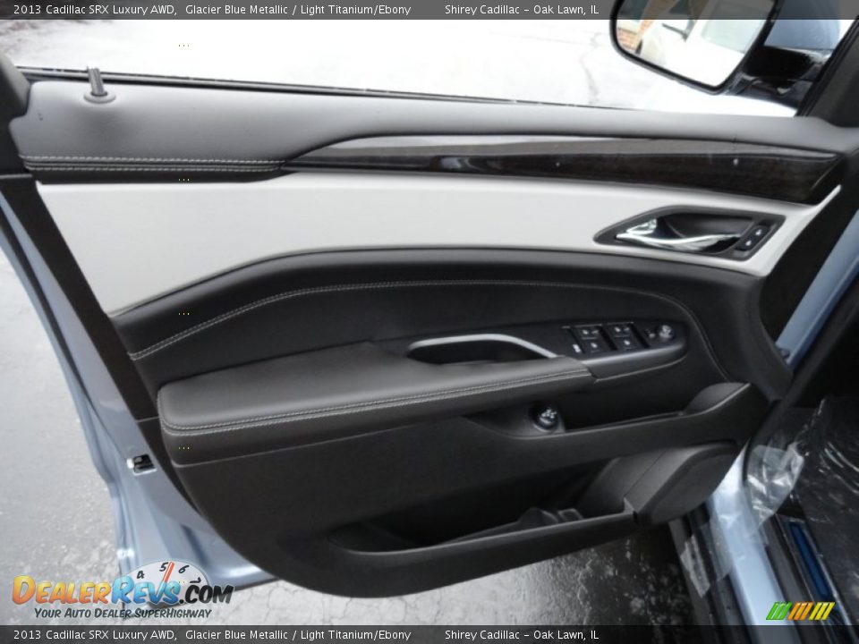 Door Panel of 2013 Cadillac SRX Luxury AWD Photo #15