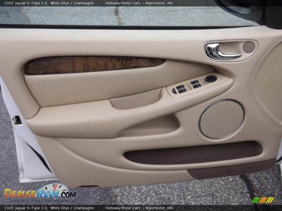 2005 Jaguar X-Type 3.0 White Onyx / Champagne Photo #8