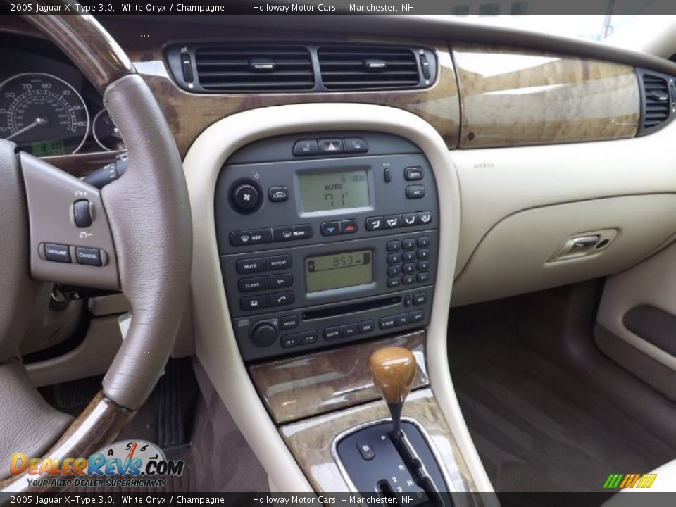 2005 Jaguar X-Type 3.0 White Onyx / Champagne Photo #10