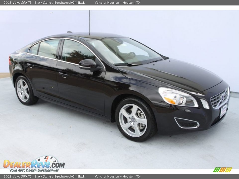 Front 3/4 View of 2013 Volvo S60 T5 Photo #4