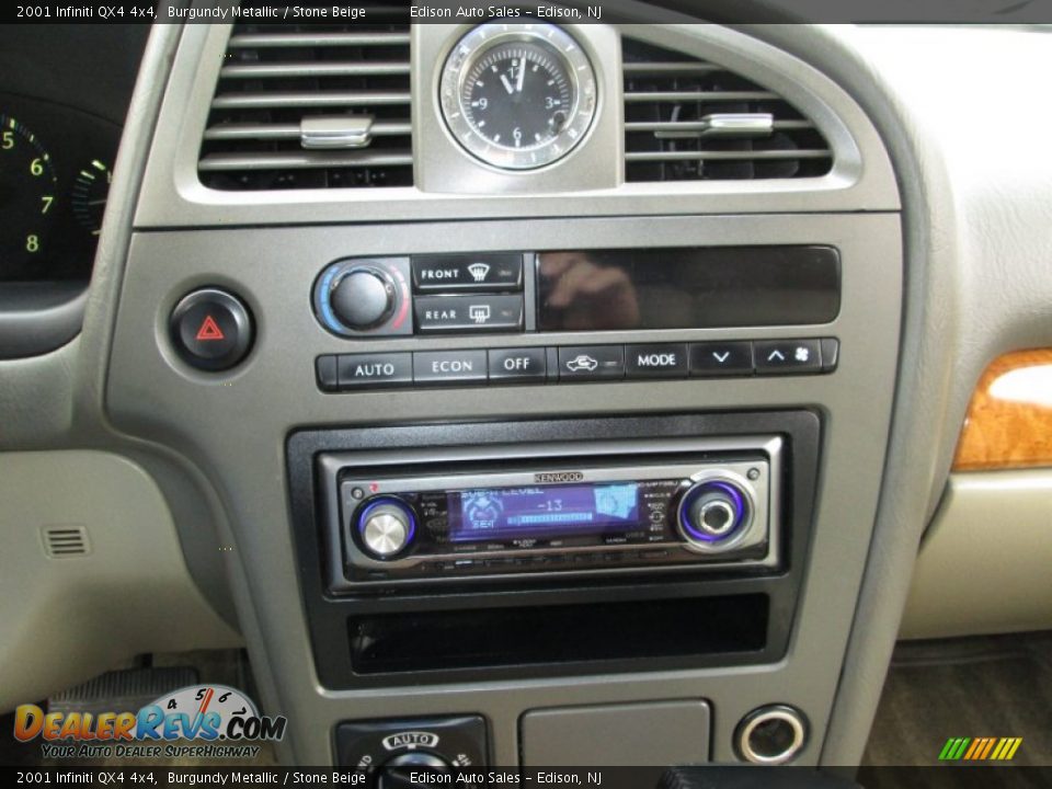 Controls of 2001 Infiniti QX4 4x4 Photo #20